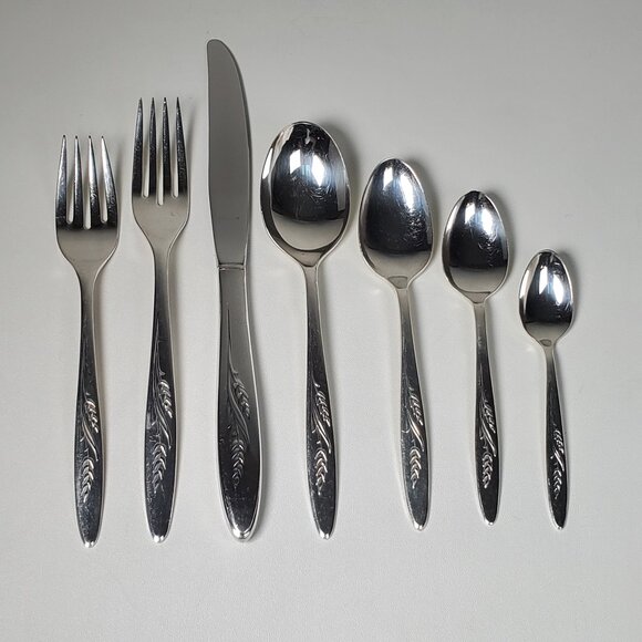 Vintage Oneida Community “Song of Autumn” Silverplate Flatware Set – 8 place - Picture 1 of 11